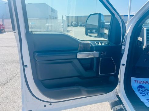 Used 2016 Ford F150 Lariat w/ Equipment Group 502A Luxury AWD/4WD image 17