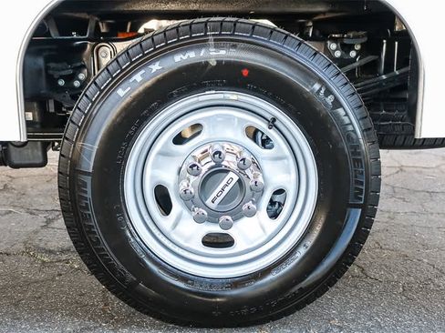 New 2026 Ford F250 XL w/ XL Chrome Package image 17