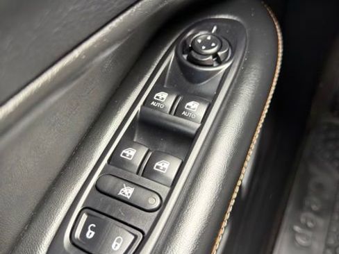 Used 2020 Jeep Compass Latitude w/ Cold Weather Group AWD/4WD image 16