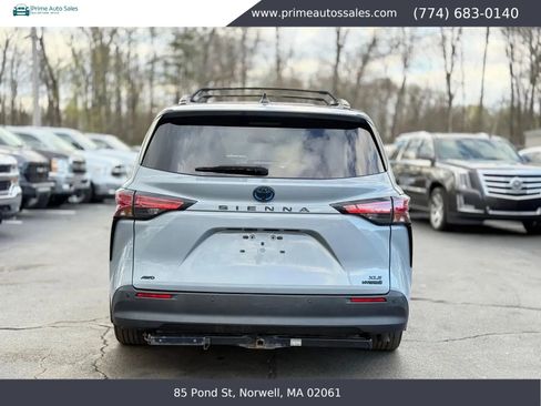 Used 2022 Toyota Sienna XLE Woodland Edition AWD/4WD image 8