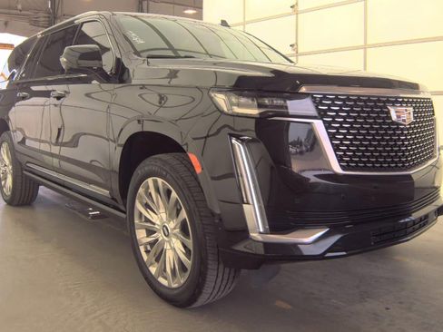 Used 2021 Cadillac Escalade ESV Premium Luxury w/ Driver Assist Tech Package AWD/4WD image 2