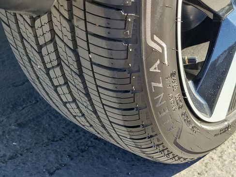 Used 2025 Nissan Kicks SR image 28