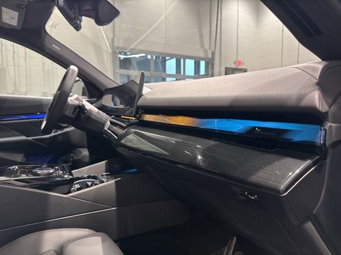 Used 2025 BMW i5 xDrive40 w/ Premium Package image 45