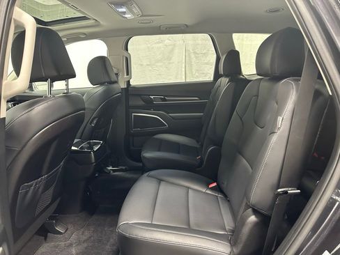 Used 2025 Kia Telluride S image 43