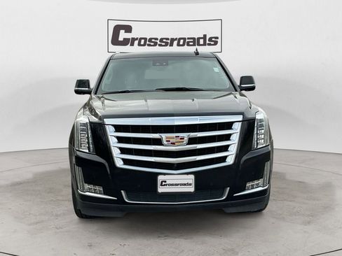 Used 2019 Cadillac Escalade Luxury image 8