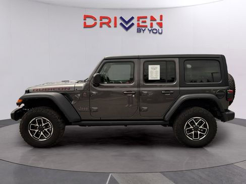 Used 2025 Jeep Wrangler Unlimited Rubicon AWD/4WD image 2