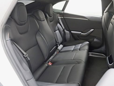 Used 2022 Tesla Model S image 32