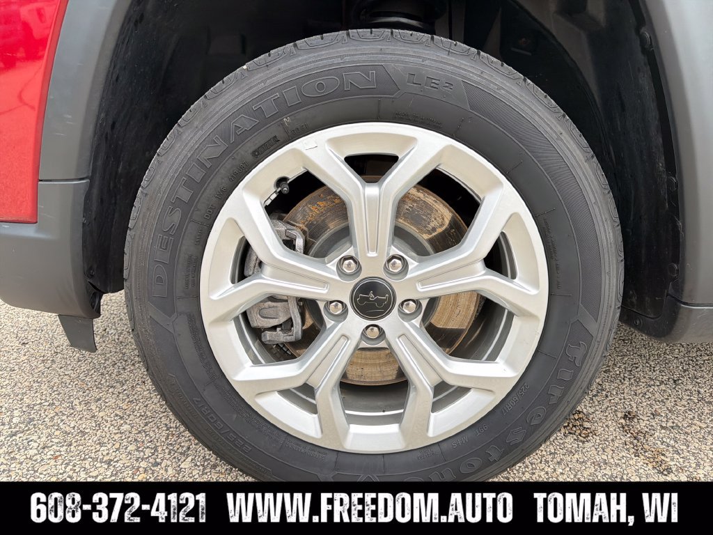Used 2025 Jeep Compass Latitude w/ Sun & Sound Group AWD/4WD image 13