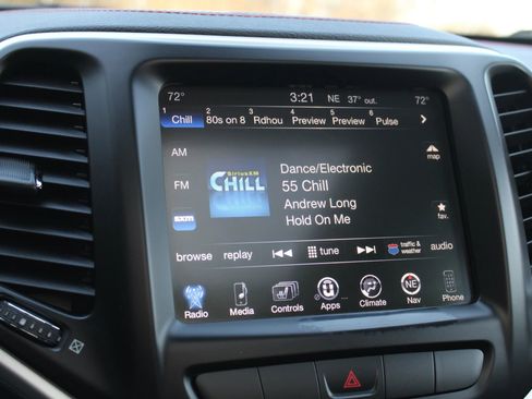 Used 2015 Jeep Cherokee Trailhawk w/ Comfort/Convenience Group image 34