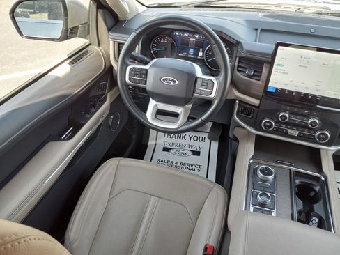 Used 2024 Ford Expedition Limited AWD/4WD image 17
