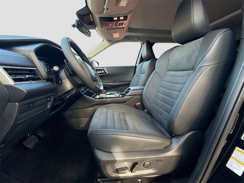 New 2025 Mitsubishi Outlander SE image 22