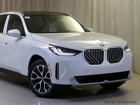 Used 2025 BMW X3 xDrive30i image 2