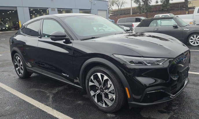 Used 2025 Ford Mustang Mach-E Select RWD image 4