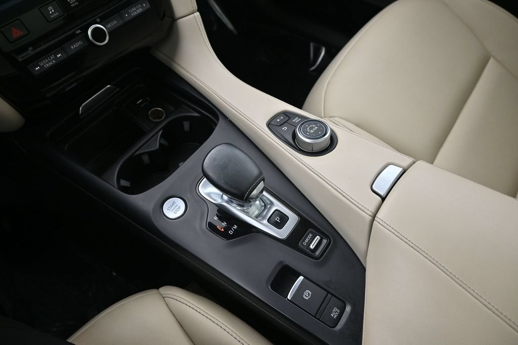 Used 2019 INFINITI QX50 Luxe w/ Navigation Package AWD/4WD image 17