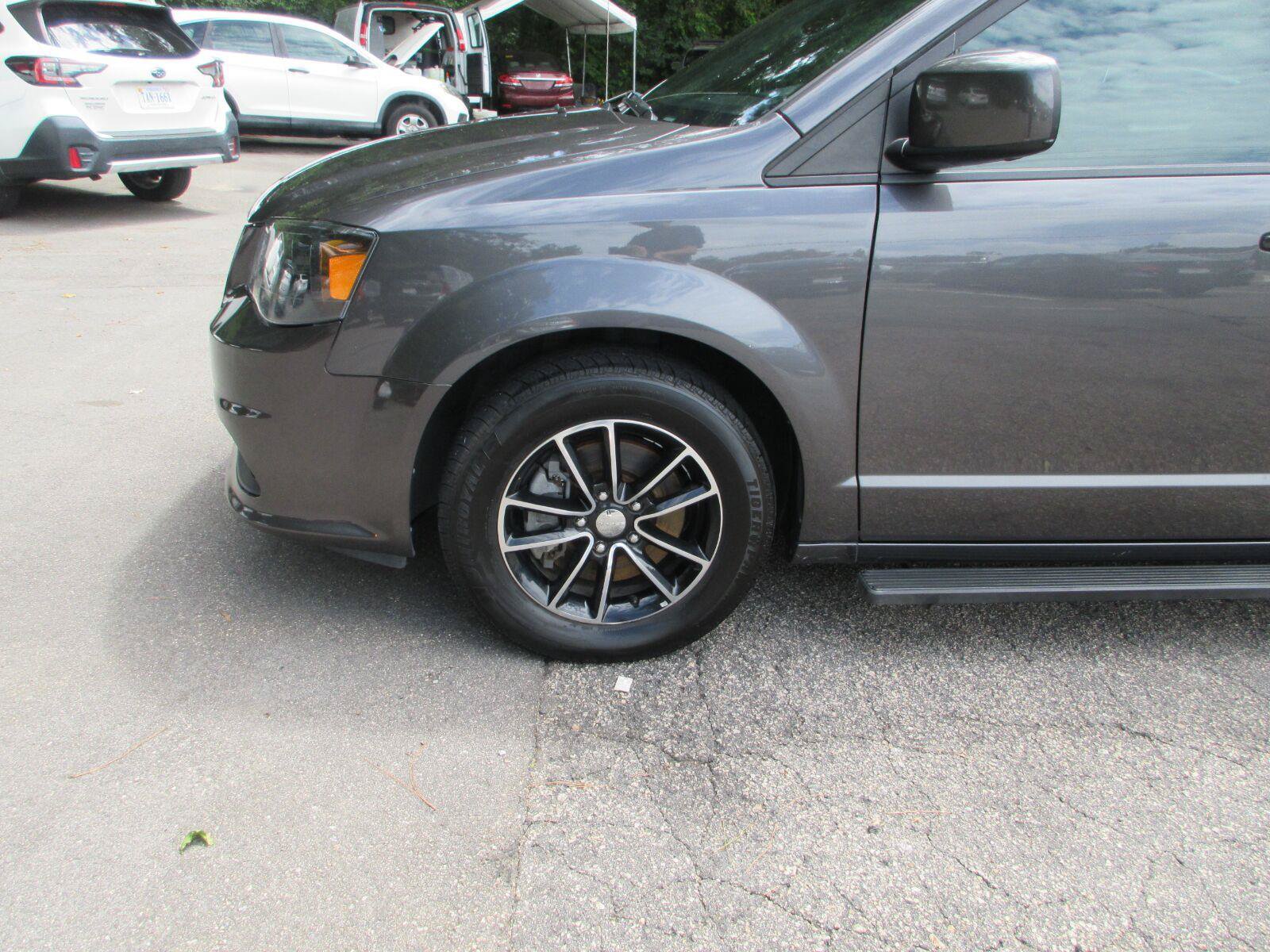 Used 2018 Dodge Grand Caravan GT FWD image 23