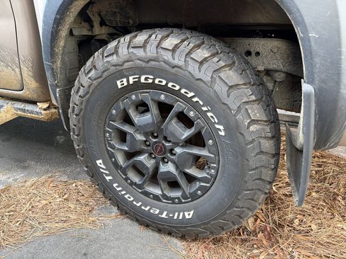 Used 2022 Nissan Frontier PRO-4X w/ Pro-4X Premium Package image 16