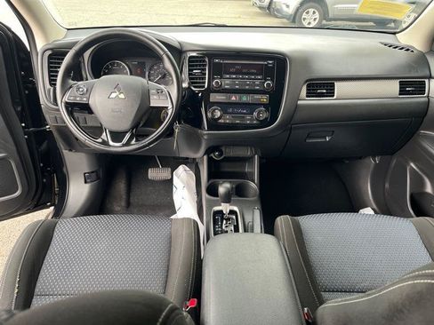 Used 2016 Mitsubishi Outlander SE AWD/4WD image 19