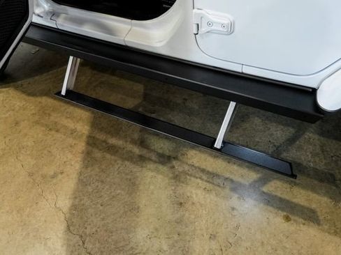 Used 2021 Jeep Wrangler Unlimited Sahara w/ Cold Weather Group AWD/4WD image 8