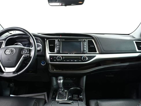 Used 2019 Toyota Highlander XLE AWD/4WD image 7