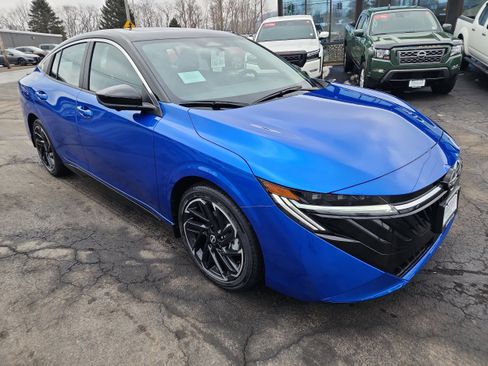 New 2026 Nissan Sentra SR image 2