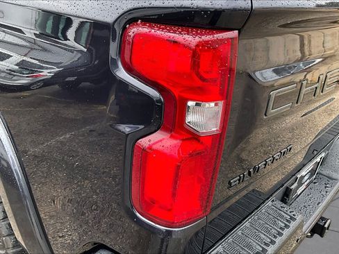 Used 2024 Chevrolet Silverado 1500 LT Trail Boss w/ LT Trail Boss Premium Package AWD/4WD image 28