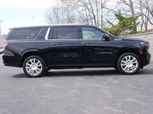 Certified 2023 Chevrolet Suburban High Country w/ Premium Package 2 AWD/4WD image 11