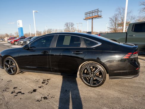 Used 2024 Honda Accord Sport image 4
