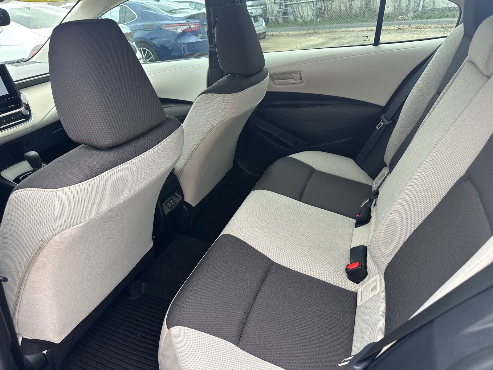 Used 2025 Toyota Corolla LE FWD image 10