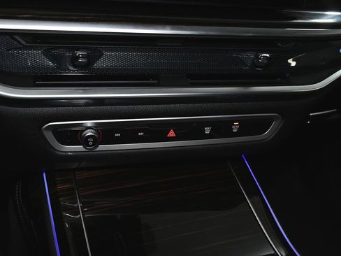 Used 2024 BMW X7 xDrive40i image 38