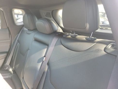 Used 2024 Jeep Compass Latitude w/ Sun and Sound Group AWD/4WD image 28