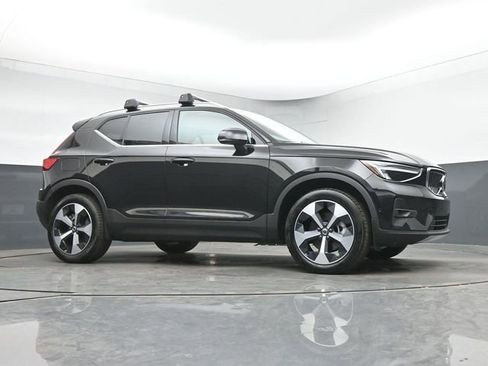 Used 2025 Volvo XC40 B5 Plus AWD/4WD image 10