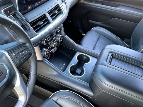 Used 2024 GMC Yukon SLT RWD image 17