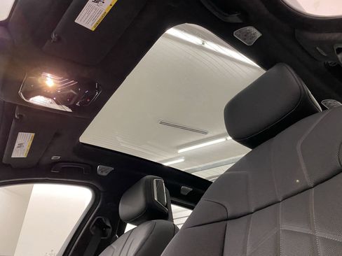 Used 2025 BMW i7 xDrive60 image 14