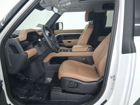 Used 2025 Land Rover Defender 90 S image 5