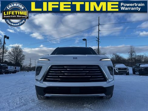 Used 2025 Buick Enclave Preferred image 4