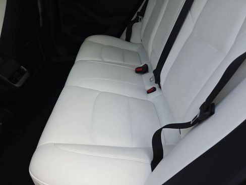 Used 2021 Tesla Model 3 Performance image 17