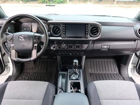 Used 2020 Toyota Tacoma TRD Sport w/ Technology Package AWD/4WD image 30