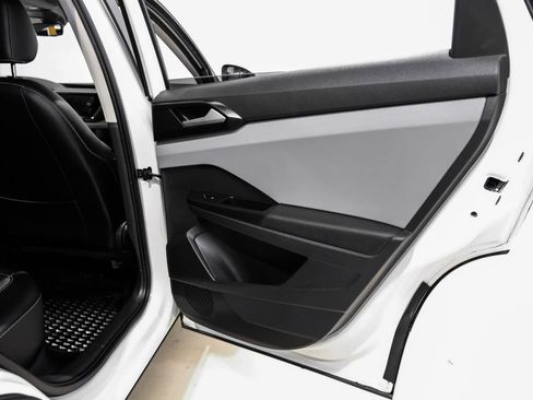 Used 2022 Volkswagen Taos SEL w/ Panoramic Sunroof Package image 49