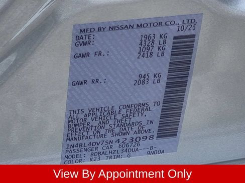 Used 2025 Nissan Altima 2.5 SV FWD image 35