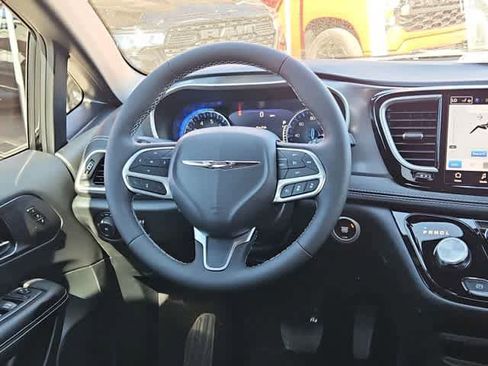New 2026 Chrysler Pacifica Select FWD image 22