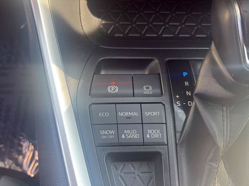 Used 2019 Toyota RAV4 XLE Premium w/ Carpet Mat Package AWD/4WD image 28