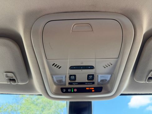Used 2018 GMC Acadia Denali w/ Technology Package AWD/4WD image 21