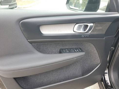 Certified 2026 Volvo XC40 B4 Plus w/ Protection Package Premier image 21