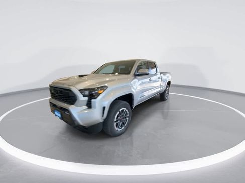 Certified 2026 Toyota Tacoma TRD Sport AWD/4WD image 4