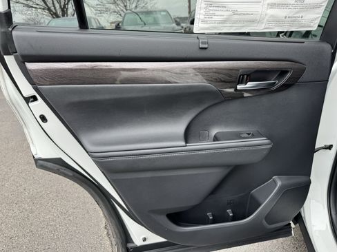 Used 2021 Toyota Highlander Limited image 35