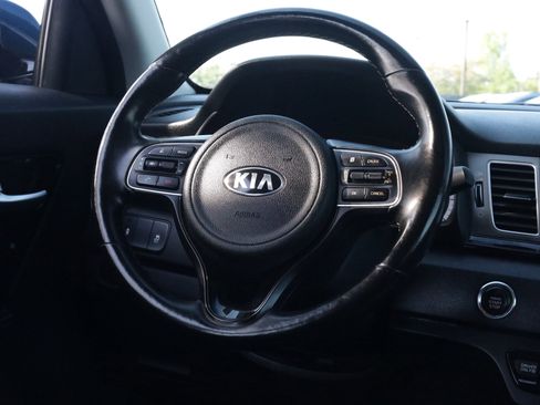 Used 2017 Kia Niro Touring image 10