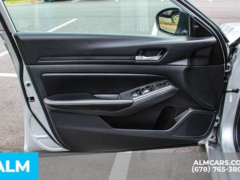 Used 2024 Nissan Altima 2.5 SV FWD image 28