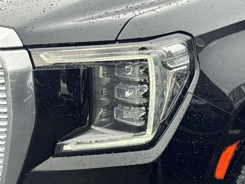 Used 2021 GMC Yukon XL Denali image 7