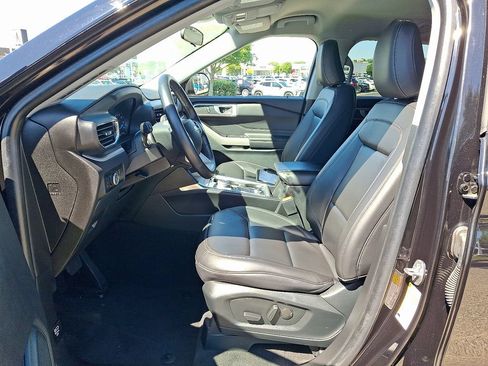 Used 2023 Ford Explorer XLT w/ Equipment Group 202A AWD/4WD image 15