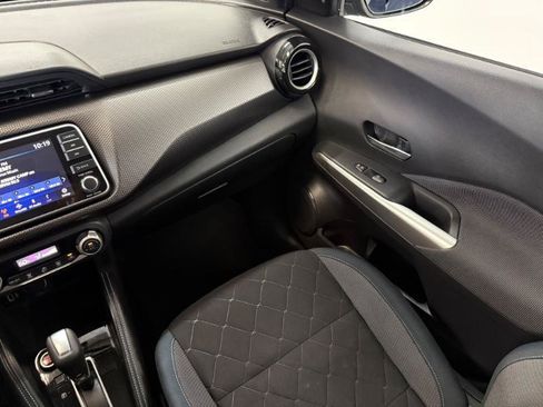 Used 2018 Nissan Kicks SV FWD image 19